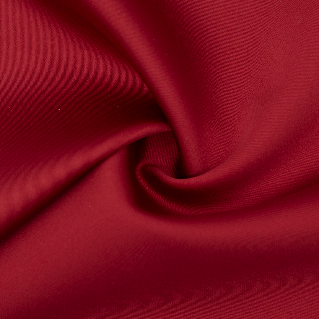 Tissu satin rouge foncé