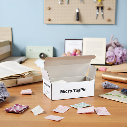 Mini-Heftfäden i - Micro Extra Fein 5,4 mm – Nylon Befestigungsfäden für Etiketten & Textilien (10.000 Stück)